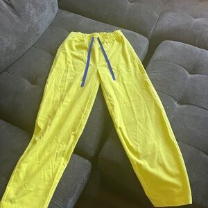 Figs bottoms neon yellow